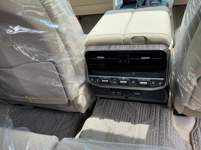2025 Toyota LAND CRUISER 300 — миниатюра 34