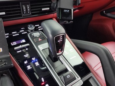 صورة 9 لـ 2020 Porsche CAYENNE