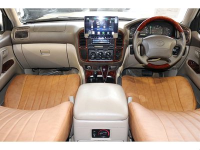 TOYOTA LAND CRUISER 100 - 2