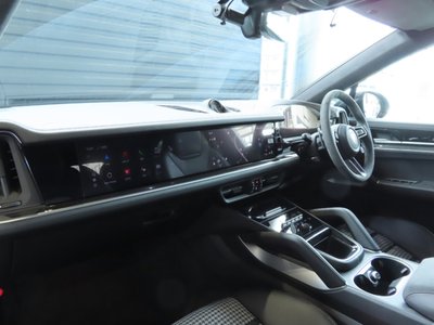 صورة مصغرة 13 لـ 2025 Porsche CAYENNE