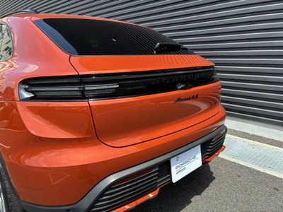PORSCHE MACAN - 4