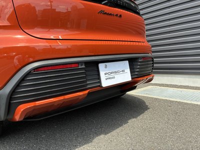 PORSCHE MACAN - 8