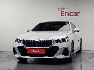 2023 BMW 5 SERIES — фото 2