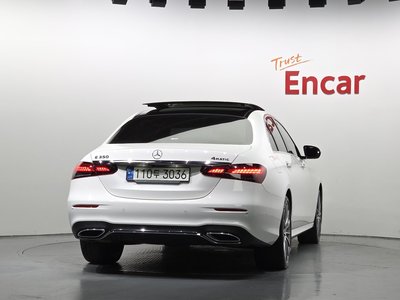MERCEDES-BENZ E-CLASS - 4