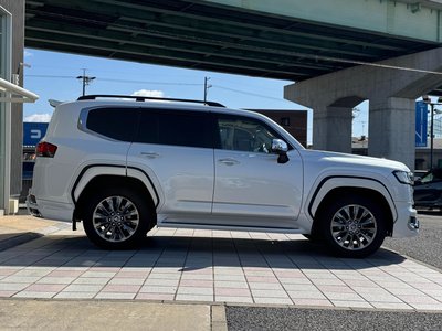 TOYOTA LAND CRUISER 300 - 7