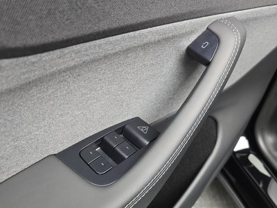 2025 Tesla MODEL Y — миниатюра 24