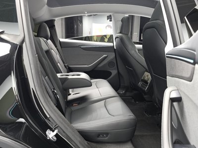 2025 Tesla MODEL Y — миниатюра 18