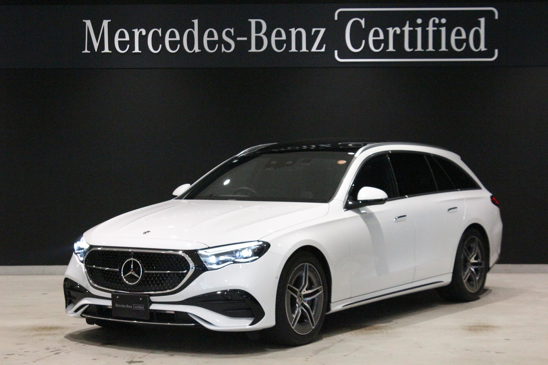 MERCEDES-BENZ E-CLASS WAGON - View 1