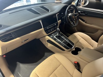 PORSCHE MACAN - 10
