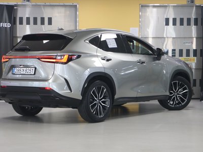 صورة 4 لـ 2025 Lexus NX