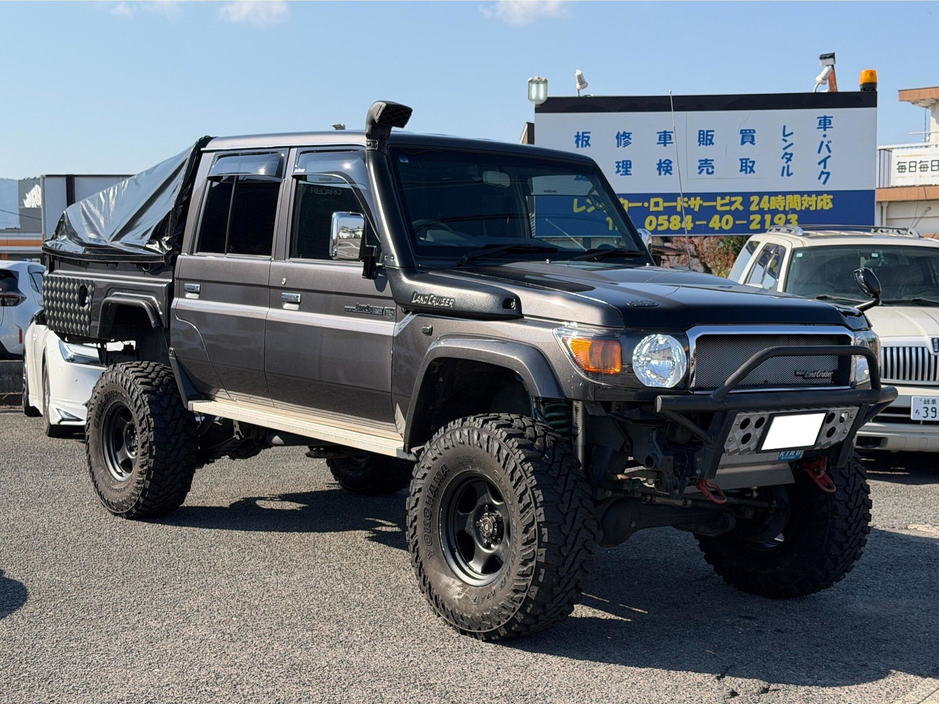 TOYOTA LAND CRUISER 70 PICKUP - View 1