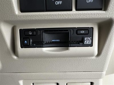 TOYOTA LAND CRUISER 300 - 7
