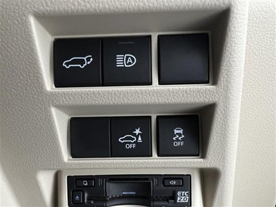 TOYOTA LAND CRUISER 300 - 6
