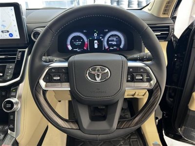 TOYOTA LAND CRUISER 300 - 9