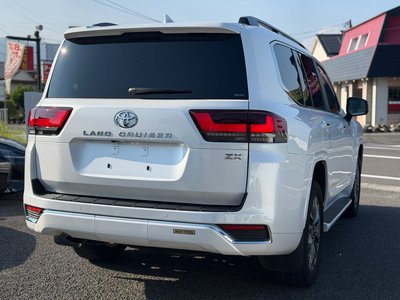 صورة 7 لـ 2023 Toyota LAND CRUISER 300