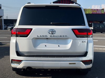 صورة 8 لـ 2023 Toyota LAND CRUISER 300