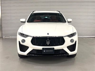 2020 Maserati LEVANTE photo 10