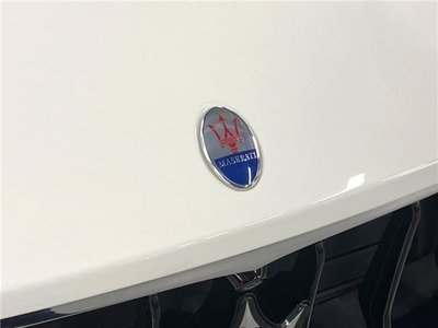 2020 Maserati LEVANTE photo 9
