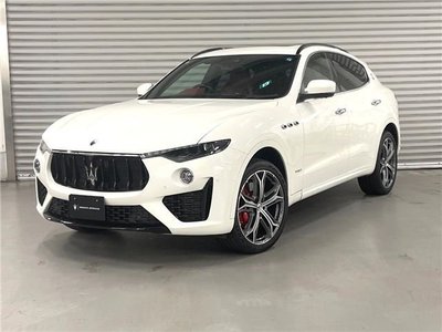 2020 Maserati LEVANTE photo 1
