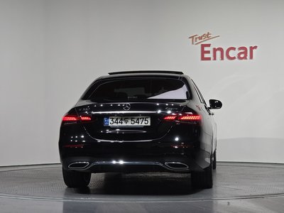 MERCEDES-BENZ E-CLASS - 3