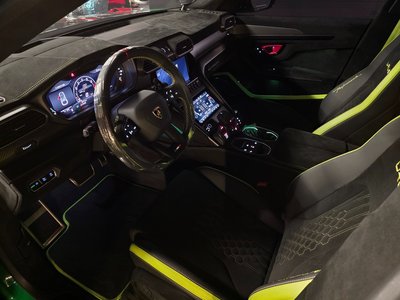 صورة 9 لـ 2024 Lamborghini URUS