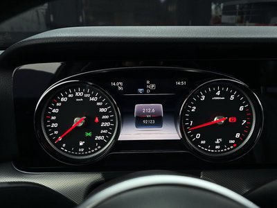 MERCEDES-BENZ E-CLASS - 8