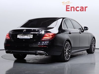 MERCEDES-BENZ E-CLASS - 4