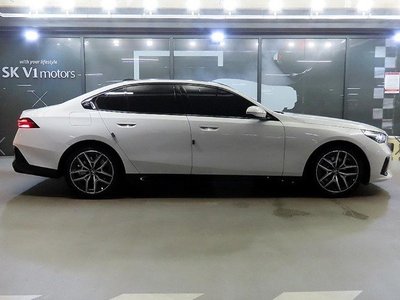 صورة 2 لـ 2025 BMW 5 SERIES