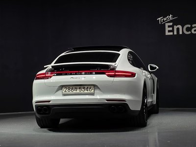 PORSCHE PANAMERA - 4
