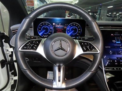 MERCEDES-BENZ EQE - 10