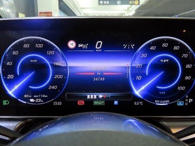 MERCEDES-BENZ EQE - 8