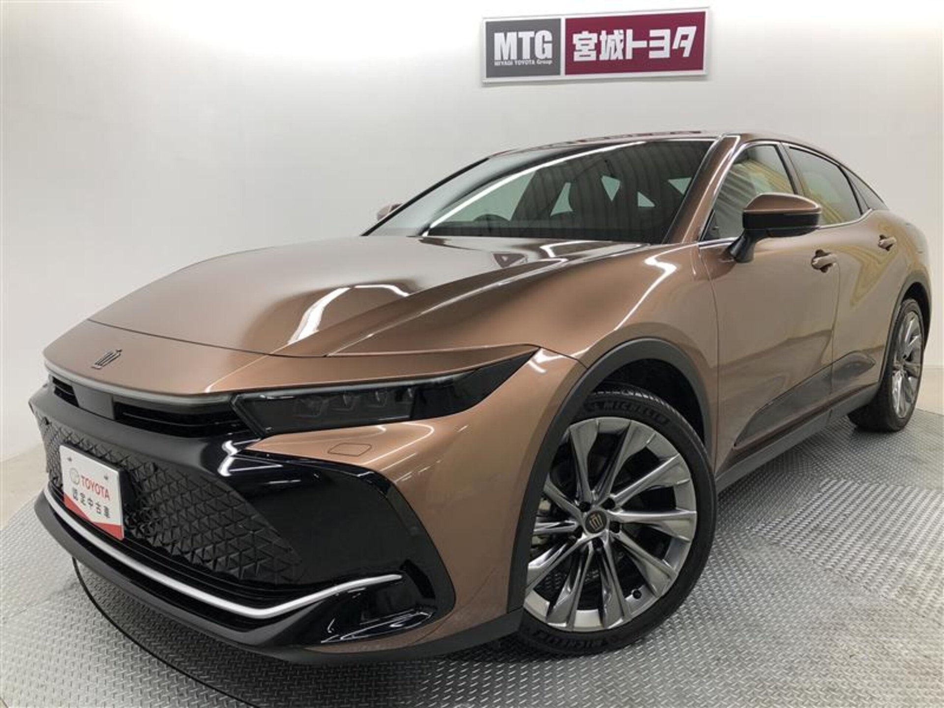 TOYOTA CROWN CROSSOVER - View 1