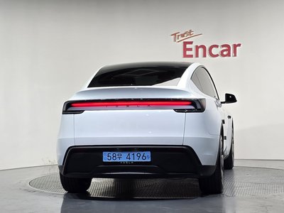 TESLA MODEL Y - 4