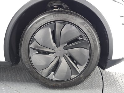 TESLA MODEL Y - 8