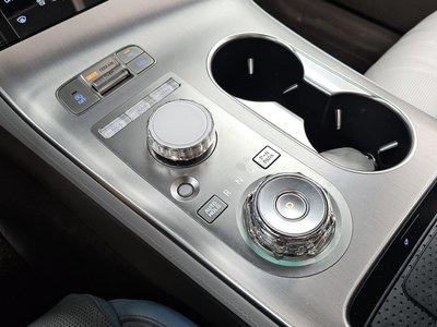 صورة 9 لـ 2024 Genesis GV70