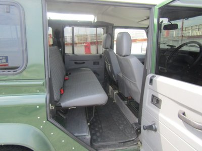 LAND ROVER DEFENDER - 10