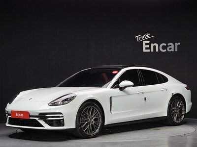PORSCHE PANAMERA - 1