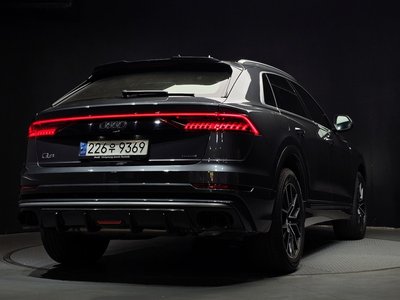 AUDI Q8 - 4