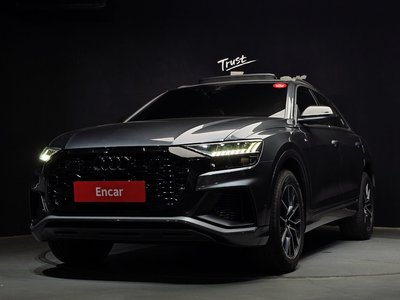 AUDI Q8 - 1
