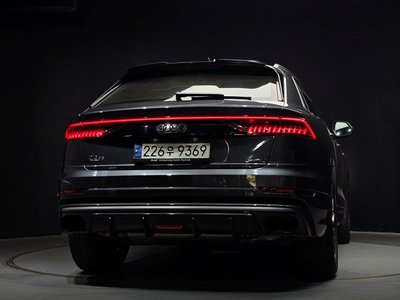 AUDI Q8 - 3