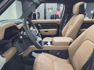 LAND ROVER DEFENDER - 2