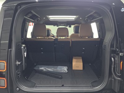 LAND ROVER DEFENDER - 10