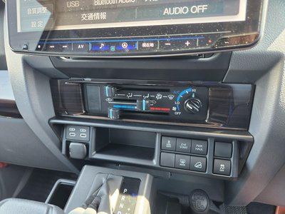 TOYOTA LAND CRUISER 70 - 8