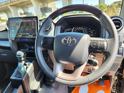 TOYOTA LAND CRUISER 70 - 10