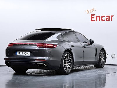 PORSCHE PANAMERA - 3
