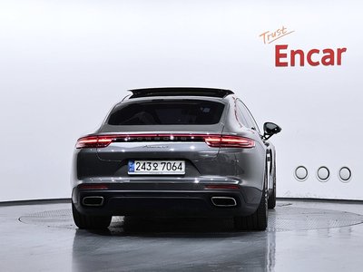 PORSCHE PANAMERA - 4