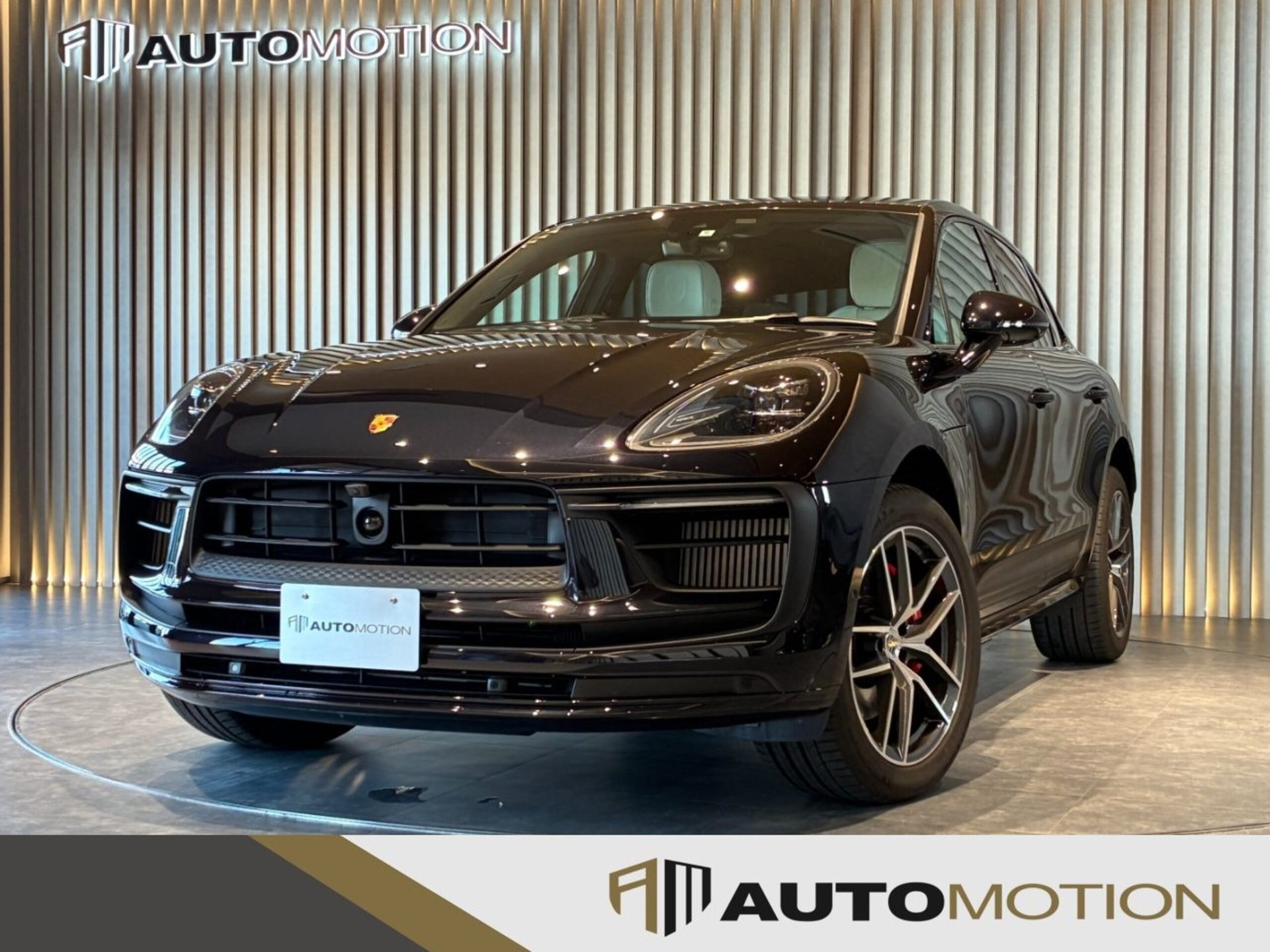 PORSCHE MACAN - View 1