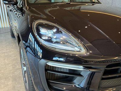 PORSCHE MACAN - 10