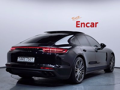 PORSCHE PANAMERA - 3