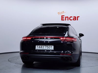 PORSCHE PANAMERA - 4